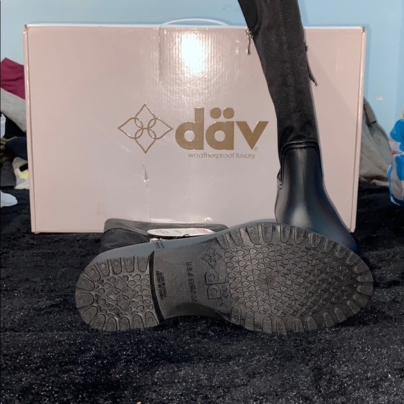 Long black boots - Picture 3 of 6